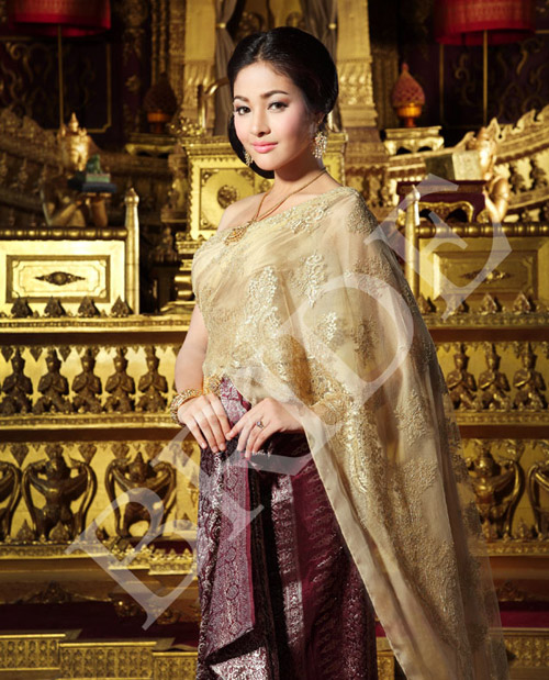 ชุดไทยประยุกต์ กับ สาวหน้าไทย ปุ๊กลุ๊ก ฝนทิพย์ - Bride Magazine - แฟชั่นแต่งงาน - ฝนทิพย์ วัชรตระกูล - ชุดไทย