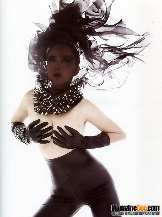 เซ็กซี่ตัวแม่ กับ เพ็ญพักตร์ ศิริกุล - เพ็ญพักตร์ ศิริกุล - นิตยสาร - CROW MAGAZINE