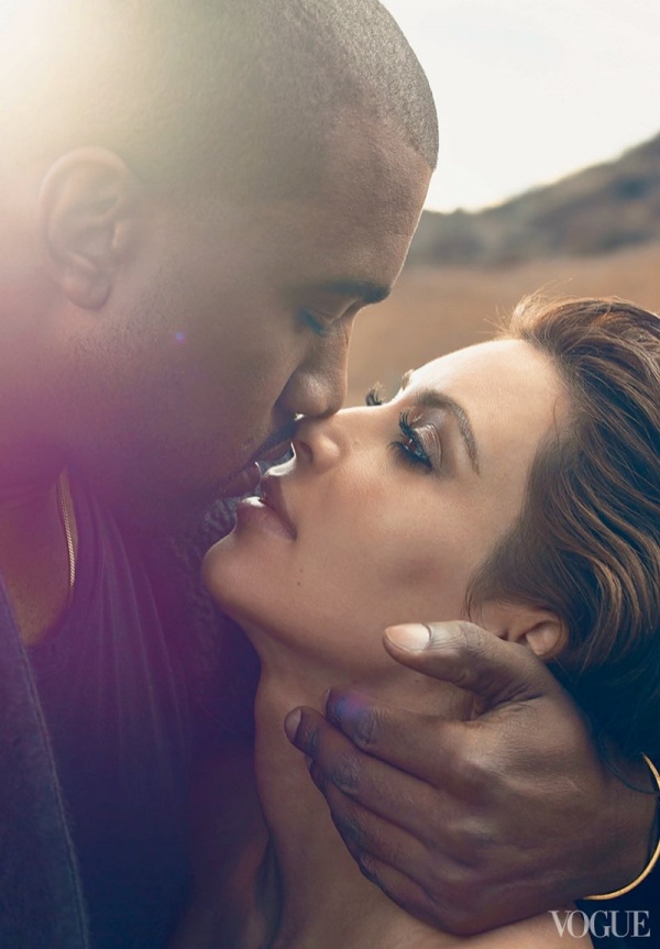 Ảnh gia đình hạnh phúc của Kim Kardashian & Kanye West trên tạp chí Vogue - Sao - Phong Cách Sao - Tin Thời Trang - Hình ảnh - Kim Kardashian - Kanye West - Vogue
