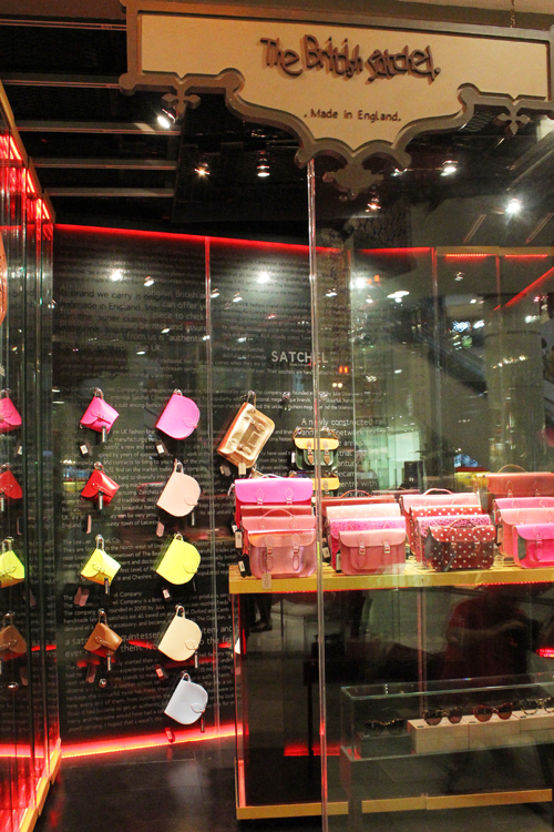 กระเป๋าทรง Satchel มีเสน่ห์สุดคลาสสิก สไตล์อังกฤษ