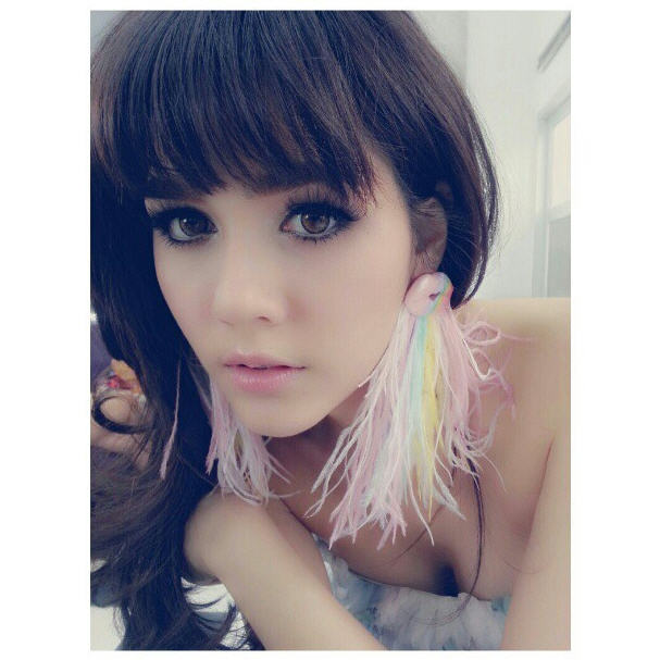 อัพเดทเทรนด์ต่างหู สวย เก๋ เริ่ด ของเหล่าดารางามๆ - Celeb Style - แฟชั่นดารา - Accessories - ต่างหูดารา - แฟชั่นต่างหู - ต่างหู