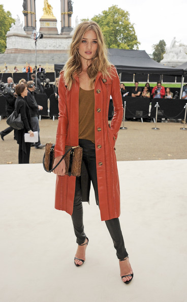 Street Style Spotlight - Rosie Huntington-Whiteley - Celeb Style - Rosie Huntington - แฟชั่นคุณผู้หญิง