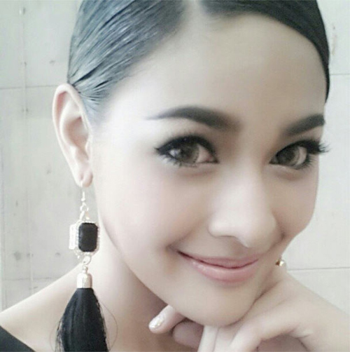 อัพเดทเทรนด์ต่างหู สวย เก๋ เริ่ด ของเหล่าดารางามๆ - Celeb Style - แฟชั่นดารา - Accessories - ต่างหูดารา - แฟชั่นต่างหู - ต่างหู