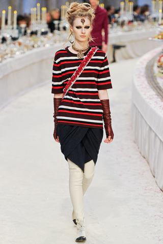 Cảm nhận hơi thở Ấn Độ trong BST Thu đầy bí ẩn từ Chanel Pre-Fall 2012 - Bộ sưu tập - Chanel