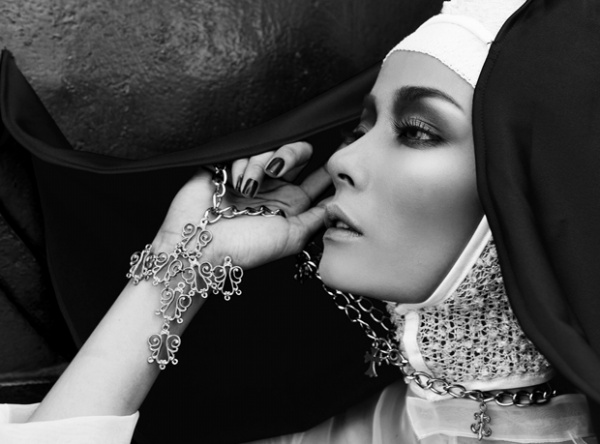 "Nữ Tu" Hoàng Oanh Quyến Rũ Trên Tạp Chí Superior - Tạp chí Superior - Hoàng Oanh - Elena Kuznetsova - Hình ảnh