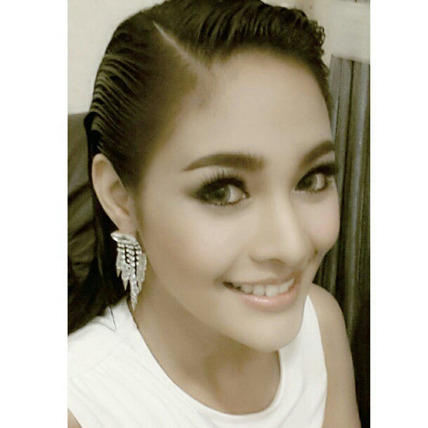 อัพเดทเทรนด์ต่างหู สวย เก๋ เริ่ด ของเหล่าดารางามๆ - Celeb Style - แฟชั่นดารา - Accessories - ต่างหูดารา - แฟชั่นต่างหู - ต่างหู