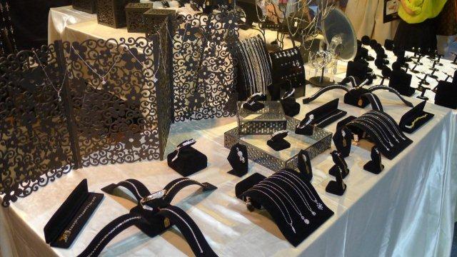 ASHITA DIAMOND BY ROCKNET SIAM LTD. - เครื่องประดับ - มุข - แหวน - สร้อย - จิวเวลรี่