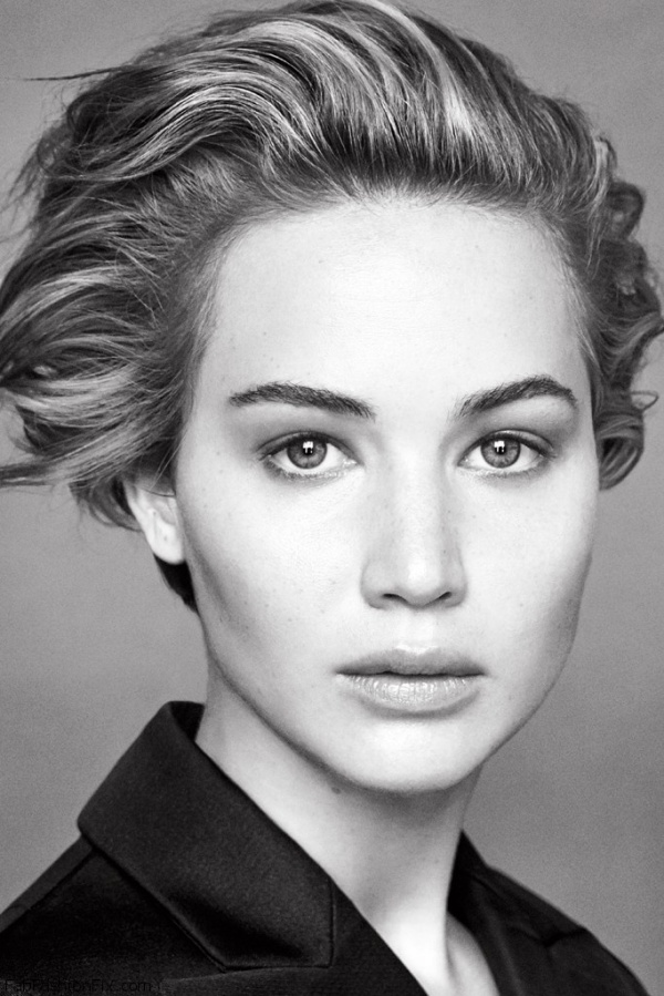 Jennifer Lawrence tiếp túc làm gương mặt quảng cáo BST túi Miss Dior xuân hè 2014