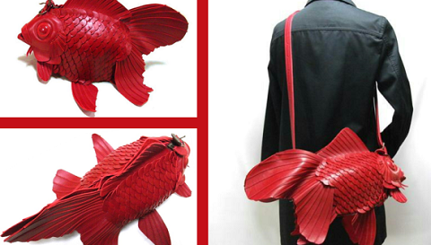ไอเดียเจ๋ง! นักออกแบบชาวญี่ปุ่นผลิตกระเป๋ารูปปลาทองยักษ์