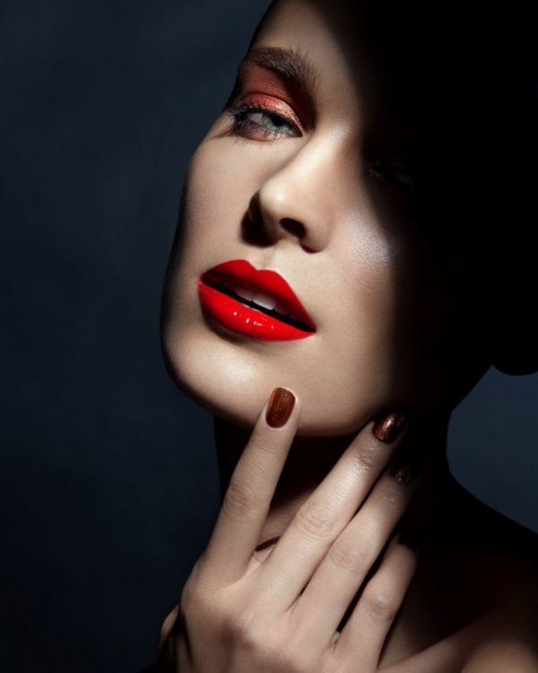‘Black out Beauty’: Bộ ảnh phong cách trang điểm cực ‘sắc’ của Claire Harrison [PHOTOS] - Claire Harrison - Trang điểm - Make-up - Làm đẹp - Người mẫu - Caroline Rausch - Hình ảnh - Thư viện ảnh