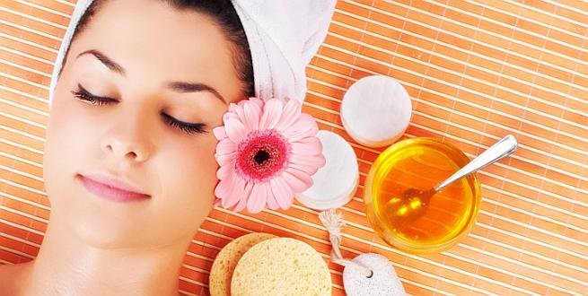 Prirodni botoks za lice: Sve više se otkrivaju blagodeti meda u nezi kože
