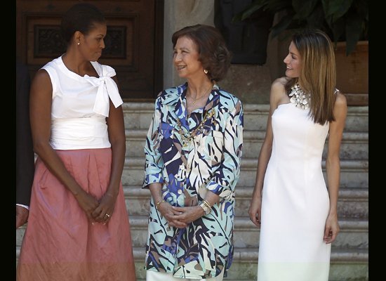 US First Lady Michelle Obama & Princess Letizia of Spain Meet At Marivent Palace: Fashion Face-Off! [PHOTOS]