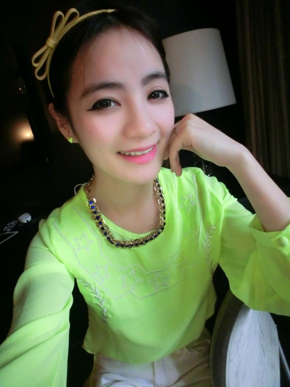 จี๊ดโดนใจวัยทีน กับแฟชั่นเสื้อผ้าสีสะท้อนแสง ไม่มีไม่ได้แล้ว! - แฟชั่นคุณผู้หญิง - แฟชั่นวัยรุ่น - กระเป๋า - รองเท้า - แฟชั่นสีนีออน - กระเป๋าสีนีออน - รองเท้าสีนีออน