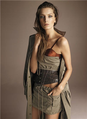 Daria Werbowy: Harper's Bazaar Spain May 2010 - Daria Werbowy - Models