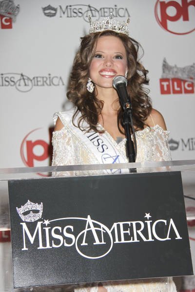 22-year-old Miss Indiana Crowned Miss America (photos & video)
