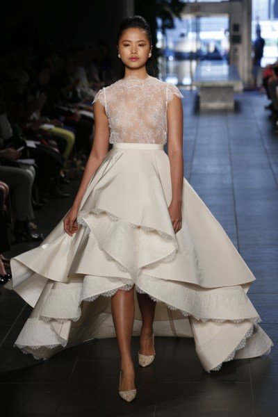 Kết hợp phong cách hiện đại và cổ điển trong BST áo cưới Hè 2014 của Rivini by Rita Vinieris