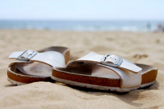 รองเท้าเที่ยวทะเล ไอเทมสุดชิคที่สาว ๆ ต้องมี ! ก่อนไปทะเล - เทรนด์ - แฟชั่น - รองเท้า