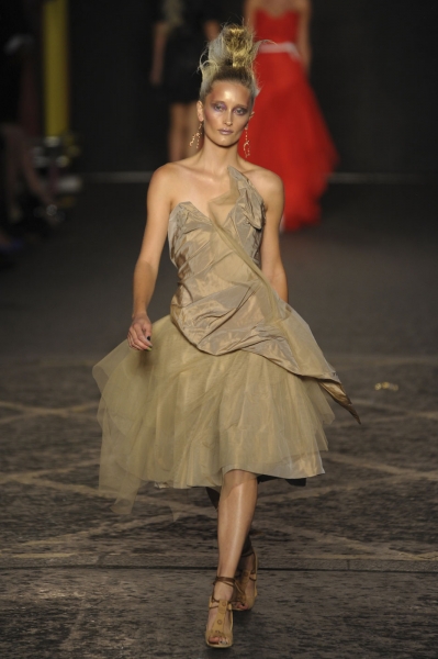 Vivienne Westwood โชว์ความน้อยใน London Fashion Week 2012 - Vivienne Westwood - London Fashion Week - แฟชั่นคุณผู้หญิง - แฟชั่นโชว์