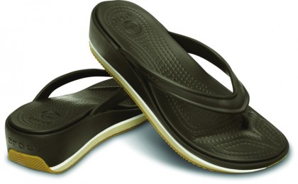 สดใสรับฤดูร้อนกับรองเท้า Crocs สวยใส่สบาย สไตล์ Old School!