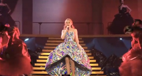 Kylie Minogue : Fitting for Dolce & Gabbana - วีดีโอ - Dolce & Gabbana - คอนเสิร์ต - Kylie Minogue - Celeb Style