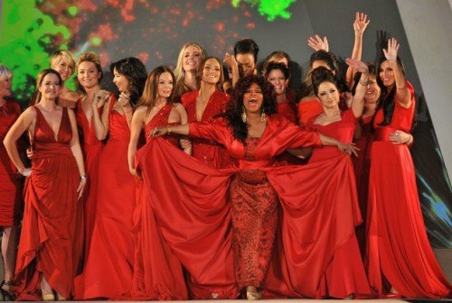 Revijom crvenih haljina otvorena Nedelja mode u Njujorku (Foto)
