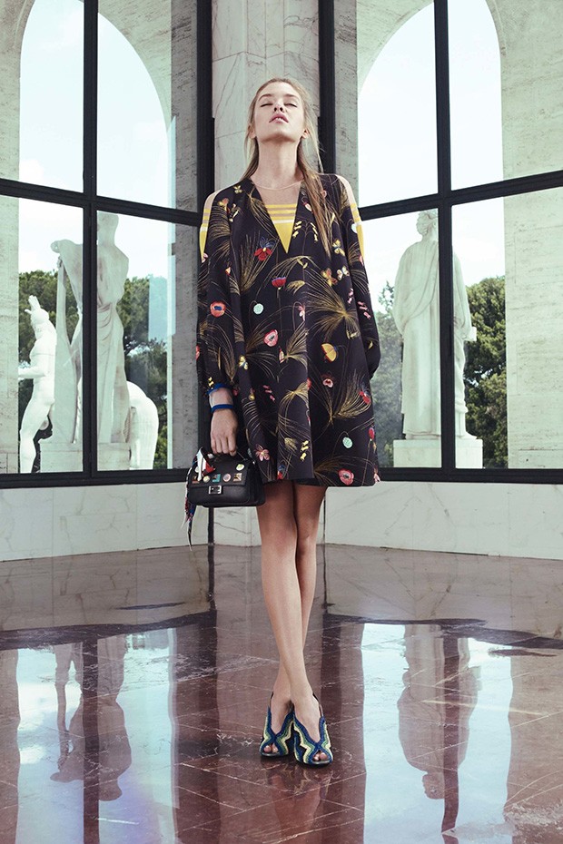 ชมเสื้อผ้าจาก Fendi Resort 2017 Collection - แฟชั่น - คอลเลคชั่น - แฟชั่นเสื้อผ้า - แฟชั่นคุณผู้หญิง - แฟชั่นผู้หญิง - เทรนด์แฟชั่น - ดีไซเนอร์ - เทรนด์ใหม่ - Fendi Resort 2017 - Fendi - Karl Lagerfeld - แฟชั่นโชว์ - สไตล์การแต่งตัว - แฟชั่นการแต่งตัว - เสื้อผ้า