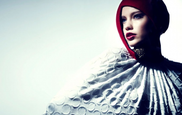 Liza Yermalovich khoe thân hình nóng bỏng trên Fashion Gone Rogue - Liza Yermalovich - Người mẫu - Tạp chí thời trang