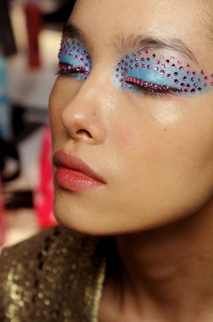 The Most Cool and Dramatic Halloween Makeup Looks From The Runway - Runway - Makeup - Halloween