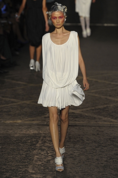 Vivienne Westwood โชว์ความน้อยใน London Fashion Week 2012 - Vivienne Westwood - London Fashion Week - แฟชั่นคุณผู้หญิง - แฟชั่นโชว์