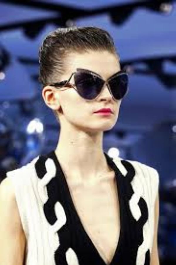 แว่นตาทรงผีเสื้อจาก Christian Dior Audacieuse [PHOTOS/VIDEO]