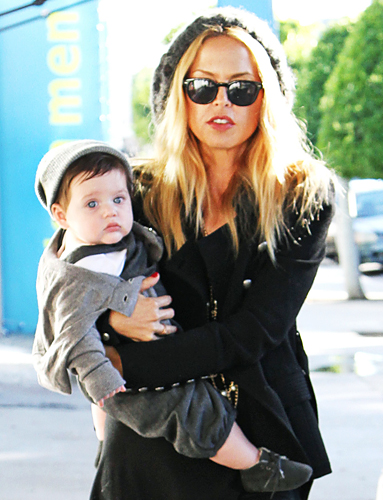How does celebrity wear for her child? - Kids Wear