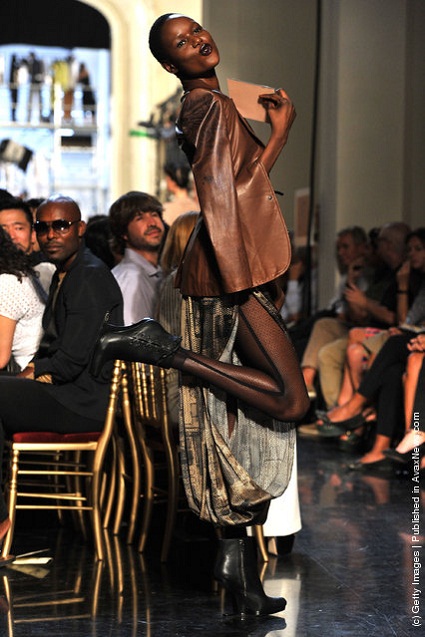 Jean Paul Gaultier Runway: Paris Fashion Week Spring Summer 2012 - Jean Paul Gaultier - แฟชั่น - แฟชั่นโชว์