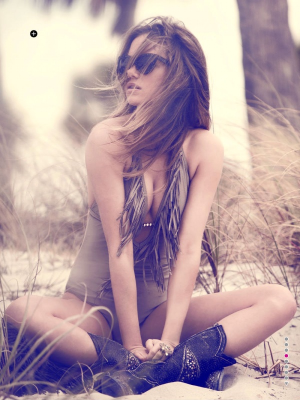 Thời trang hè trên tạp chí Cosmopolitan Anh tháng 8/2013. - Đi biển - Thời trang nữ - Alicia Roundtree.