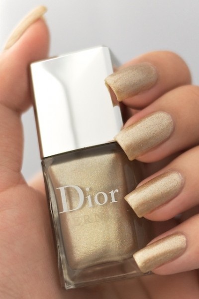 Must Have!! ซีซั่นนี้กับสีเล็บสุดเริด!! - สีทาเล็บ - Chanel - Dior - Revlon - เจนนิเฟอร์ กู๊ดวิน