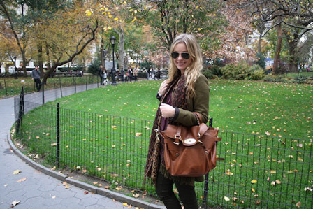 Would you wear dark green jeans like this blogger? - Trends