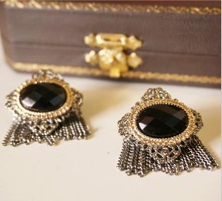 แฟชั่นต่างหูสวยๆ และเทคนิคการเลือกใส่ต่างหูให้เหมาะกับหน้า - Accessories - เครื่องประดับ - ต่างหูแบบระย้า - เทคนิคการเลือกต่างหู - แฟชั่นต่างหู - ต่างหูเก๋ๆ
