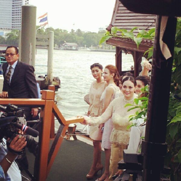 ยิ่งใหญ่อลังการ!! งานแต่งงาน ตั๊ก บงกช-เจ้าสัวบุญชัย - งานแต่งดารา - งานแต่งตั๊ก บงกช - เจ้าสัวบุญชัย - พิธีแต่งงานร่วมสมัย - แห่ขันหมาก - พิธีมงคลสมรส