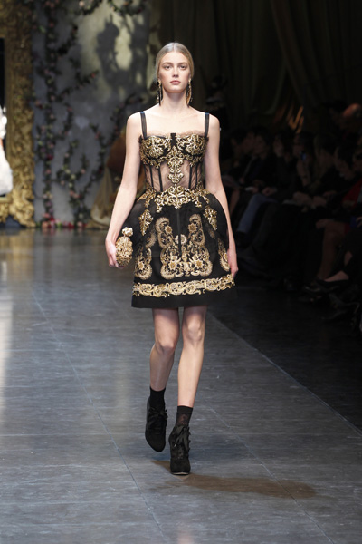 หรูหรา สะท้อนอารมณ์ความเป็นหญิงกับแฟชั่นเสื้อผ้า ของ Dolce & Gabbana