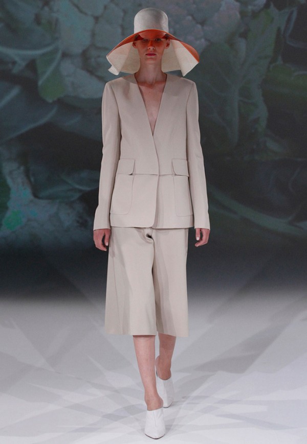 Nổi bật đón hè với nón Chalayan. - Phụ trang - Nón - Nhà thiết kế - Chalayan