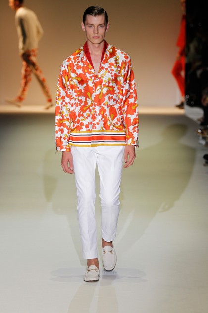 สีสันจัดจ้าน กับแฟชั่นสุภาพบุรุษ Gucci จัดเต็มสู้ร้อนซะ!! - แฟชั่นคุณผู้ชาย - สุภาพบุรุษ Gucci - True Color - กุชชี่ - เสื้อผ้าหน้าร้อน - การแต่งตัว