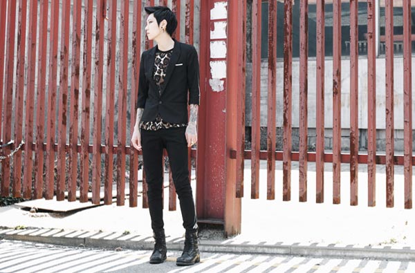 มิกซ์ แอนด์ แมทช์ แฟชั่นพิมพ์ลายของหนุ่ม ๆ