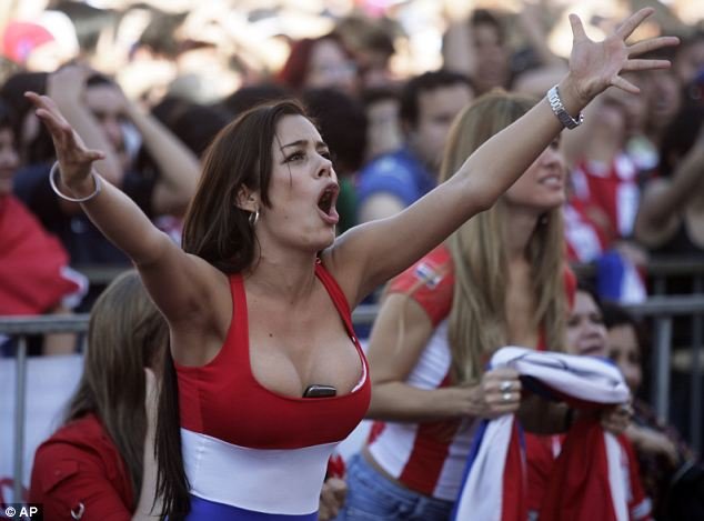 WORLD CUP 2010: Lingerie model Larissa Riquelme promises home strip with a difference if Paraguay lift the trophy