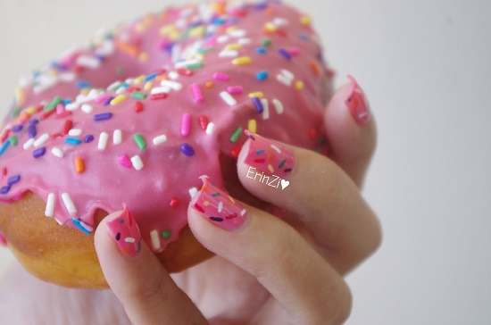 น่ารักน่าชัง!! เติมความหวานให้เล็บสวยด้วย ‘Sprinkle Donut’ สุดคิ้วท์กัน!! - เพ้นท์เล็บ - เพ้นท์เล็บ สไตล์ใหม่ - เทรนด์ใหม่ - อินเทรนด์