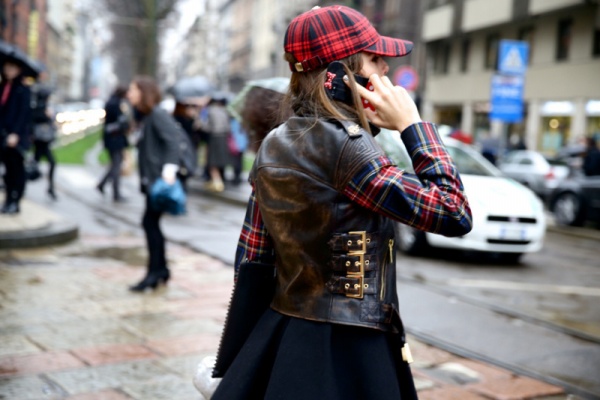 Soi Street Style nổi bật tại Tuần lễ thời trang Mialn Thu/Đông 2014 [PHẦN 1] - Street Style - Milan - Thu/Đông 2014 - Thư viện ảnh - Xuống phố
