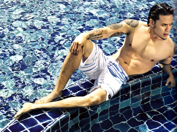 หนุ่มแทคในมาดสปอร์ตแมน จากนิตยสาร men's health - นิตยสาร - หุ่นเฟิร์ม - กีฬาทางน้ำ - ซิกแพคแน่น - แทค ภรัณยู - men's health - แฟชั่น