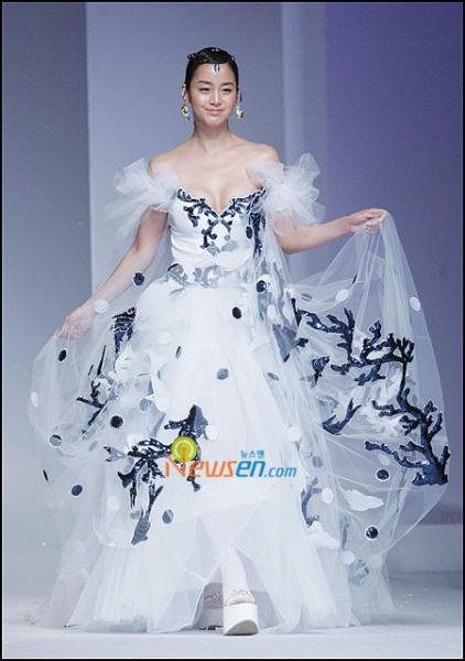 คิมแตฮี นางฟ้าเกาหลี ในชุดแต่งงาน