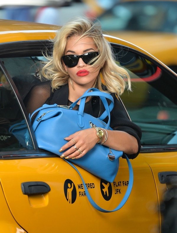 Rita Ora thay thế Cara Delevingne đồng hành cùng quảng cáo thời trang DKNY Resort 2014