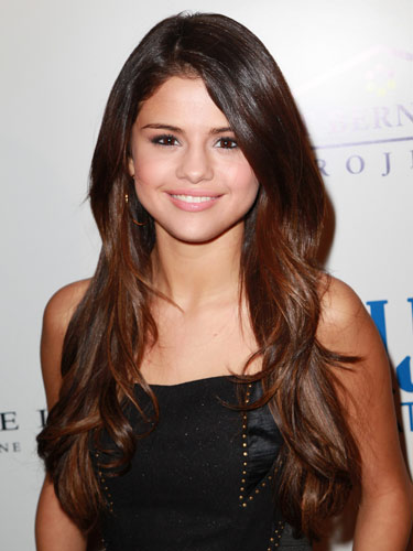 Những kiểu tóc ấn tượng của cô bạn phù thủy Selena Gomez - Tóc