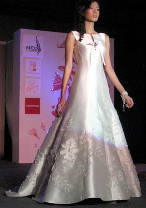 แฟชั่นชุดแต่งงาน ในงาน "WEDDING FAIR 2010 BY NEO " - แฟชั่นโชว์ - แฟชั่นคุณผู้หญิง