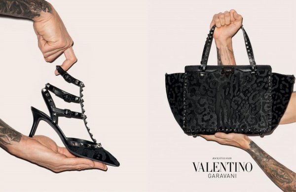 Terry Richardson khoe hình xăm nghệ thuật trong quảng cáo phụ kiện Valentino Thu 2013. - Terry Richardson - Phụ kiện - Túi xách - Giày - Valentino - Thu 2013 - Tin thời trang